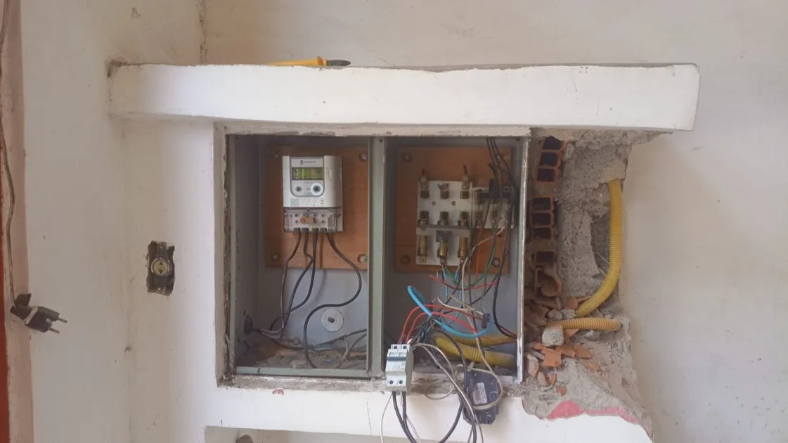 Passagem de Cabos Elétricos para Novos Pontos de Energia