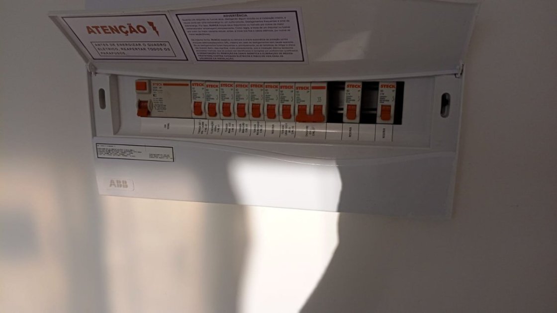 Instalação de Quadro Elétrico com Disjuntores